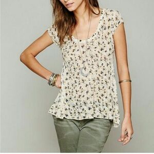 Free People Ditsy Tee – Floral Print